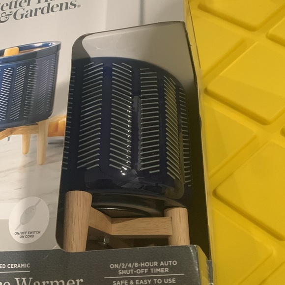 Better Homes & Gardens Ceramic Wax Warmer with Wood Stand. Auto shut off. New! - Picture 2 of 2